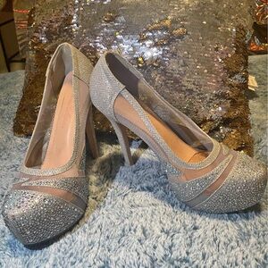 8.5 pump stiletto only wore these 6inch heels for my prom never used again